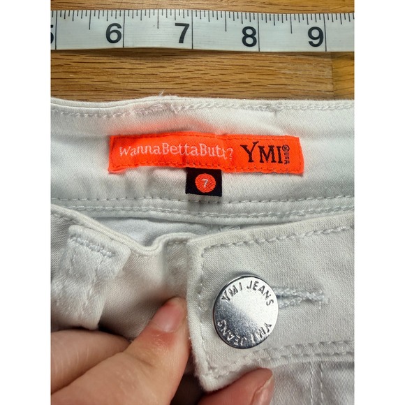YMI Jeans Women's White Denim Cutoff Shorts with Frayed Hem Size 7 - Picture 3 of 7